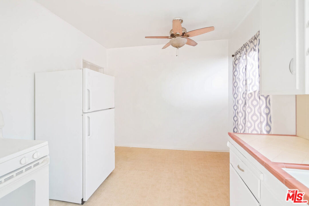 327 S Lincoln Pl Unit: 2