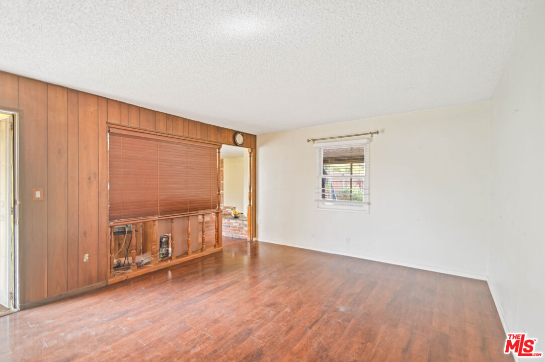 327 S Lincoln Pl Unit: 2
