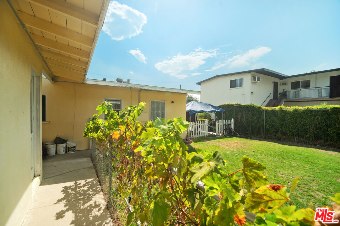 327 S Lincoln Pl Unit: 2