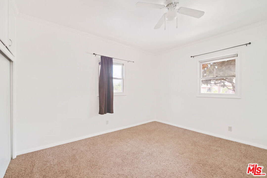 327 S Lincoln Pl Unit: 2