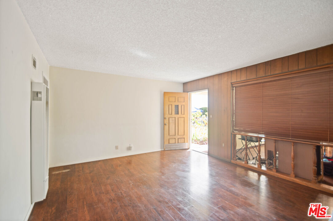 327 S Lincoln Pl Unit: 2