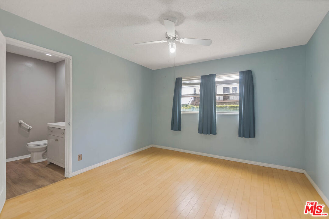 327 S Lincoln Pl Unit: 2