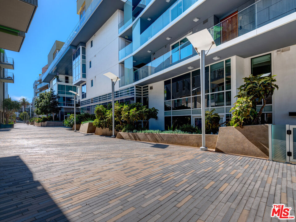 1705 Ocean Ave Unit: 105