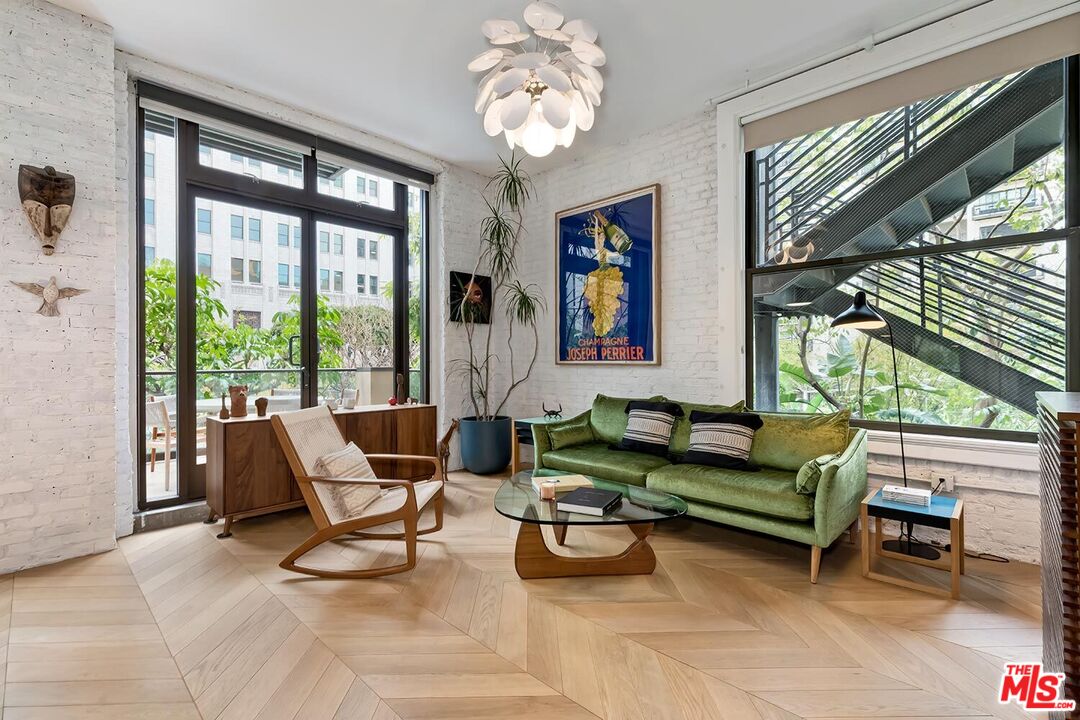 460 S Spring St Unit: 201