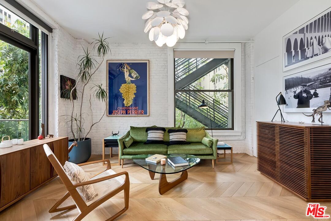 460 S Spring St Unit: 201