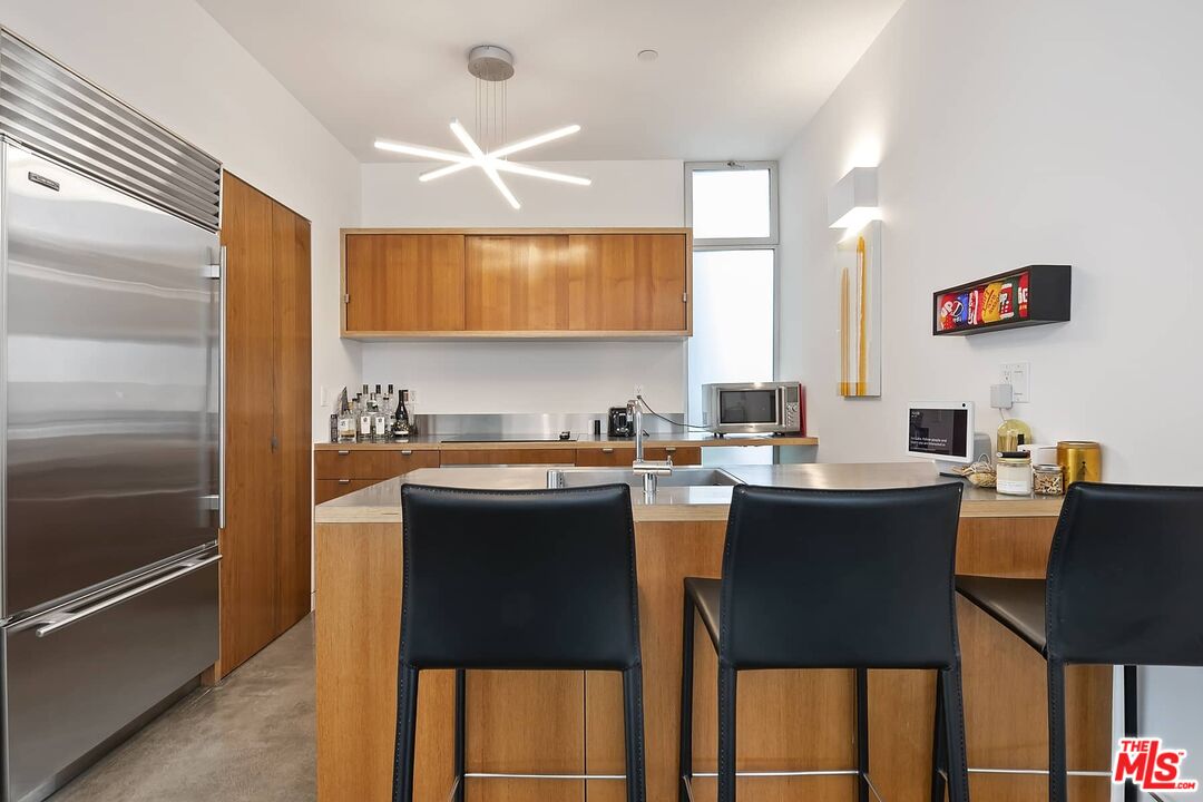 1121 Abbot Kinney Blvd Unit: F