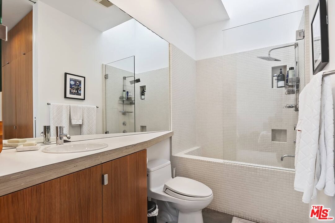 1121 Abbot Kinney Blvd Unit: F