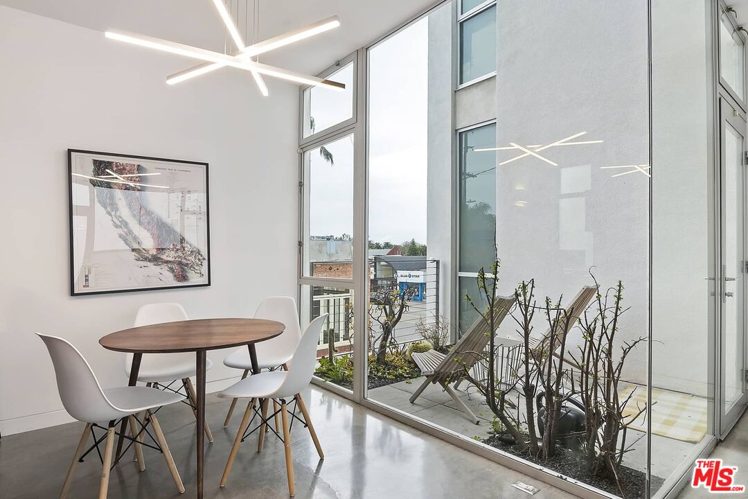 1121 Abbot Kinney Blvd Unit: F