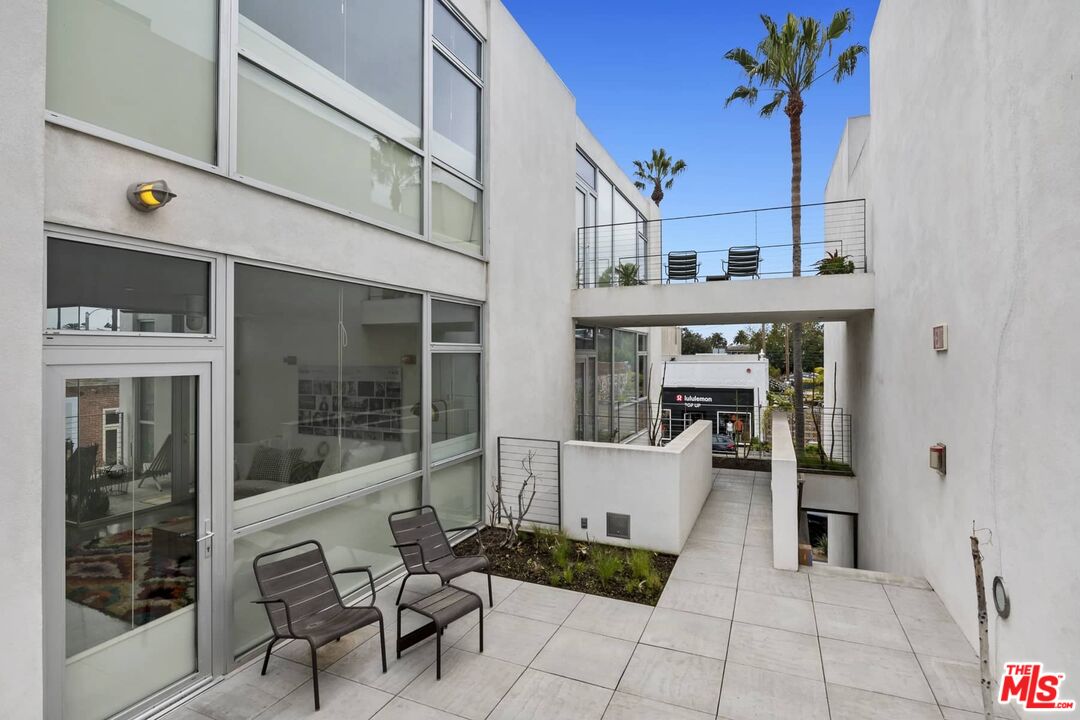 1121 Abbot Kinney Blvd Unit: F