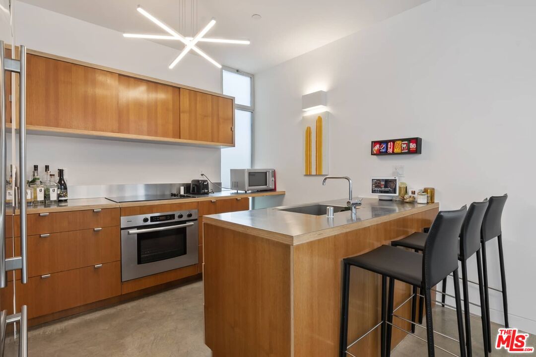 1121 Abbot Kinney Blvd Unit: F