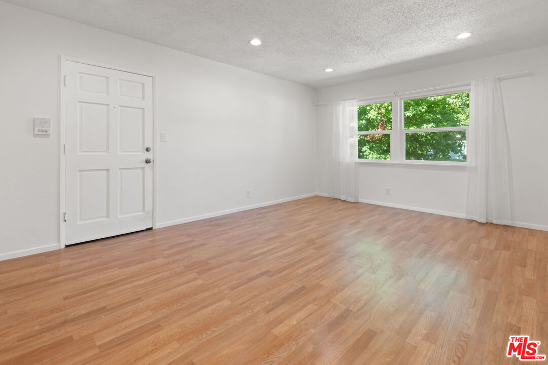 5830 Bowcroft St Unit: 4