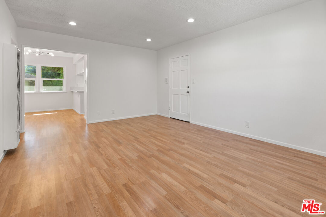 5830 Bowcroft St Unit: 4