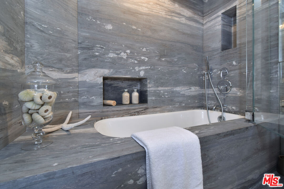201 Ocean Ave Unit: 906P