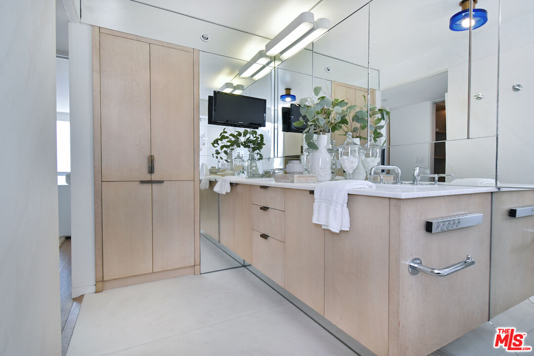 201 Ocean Ave Unit: 906P