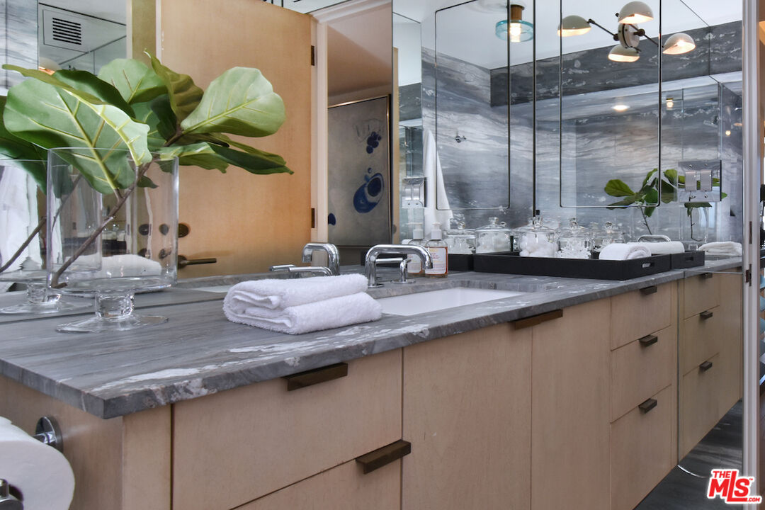 201 Ocean Ave Unit: 906P