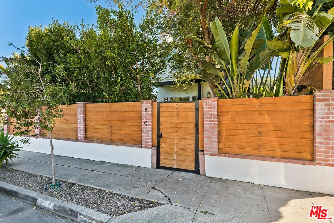 810 Commonwealth Ave