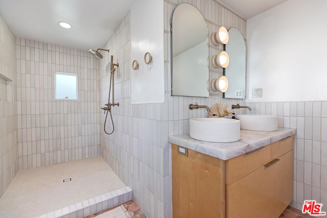 810 Commonwealth Ave