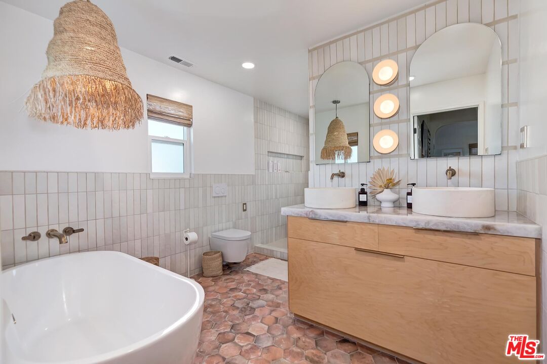 810 Commonwealth Ave