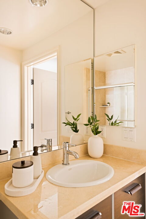 325 Arnaz Dr Unit: 304