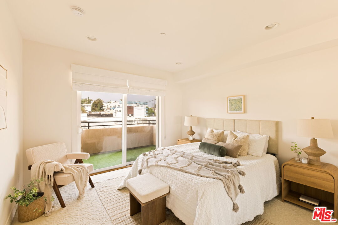 325 Arnaz Dr Unit: 304