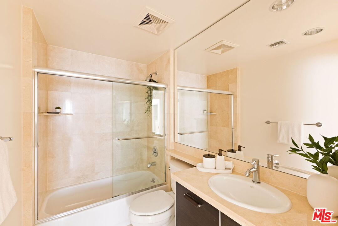 325 Arnaz Dr Unit: 304