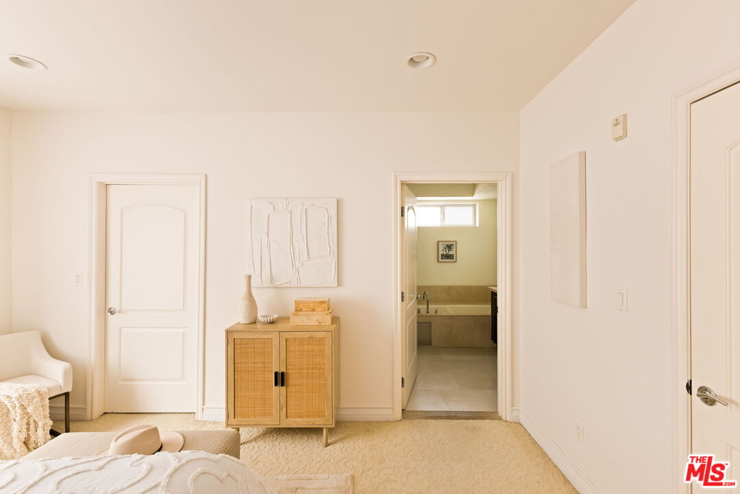 325 Arnaz Dr Unit: 304