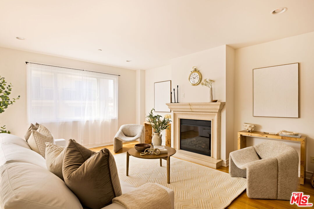 325 Arnaz Dr Unit: 304