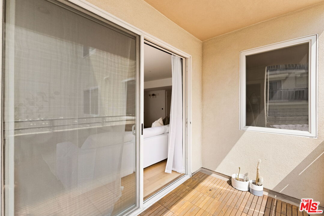 325 Arnaz Dr Unit: 304