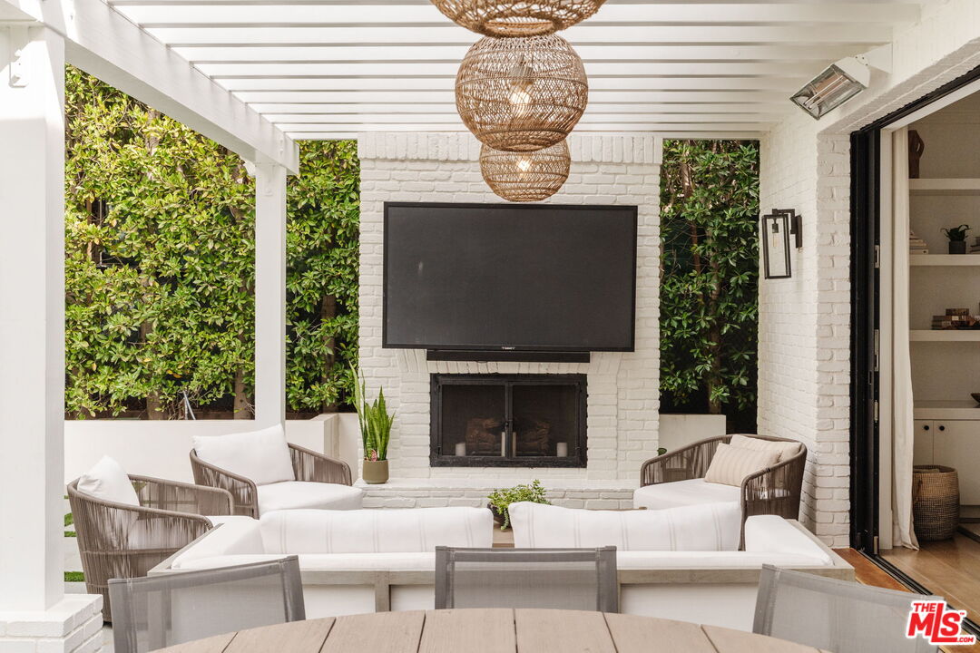957 Corsica Dr