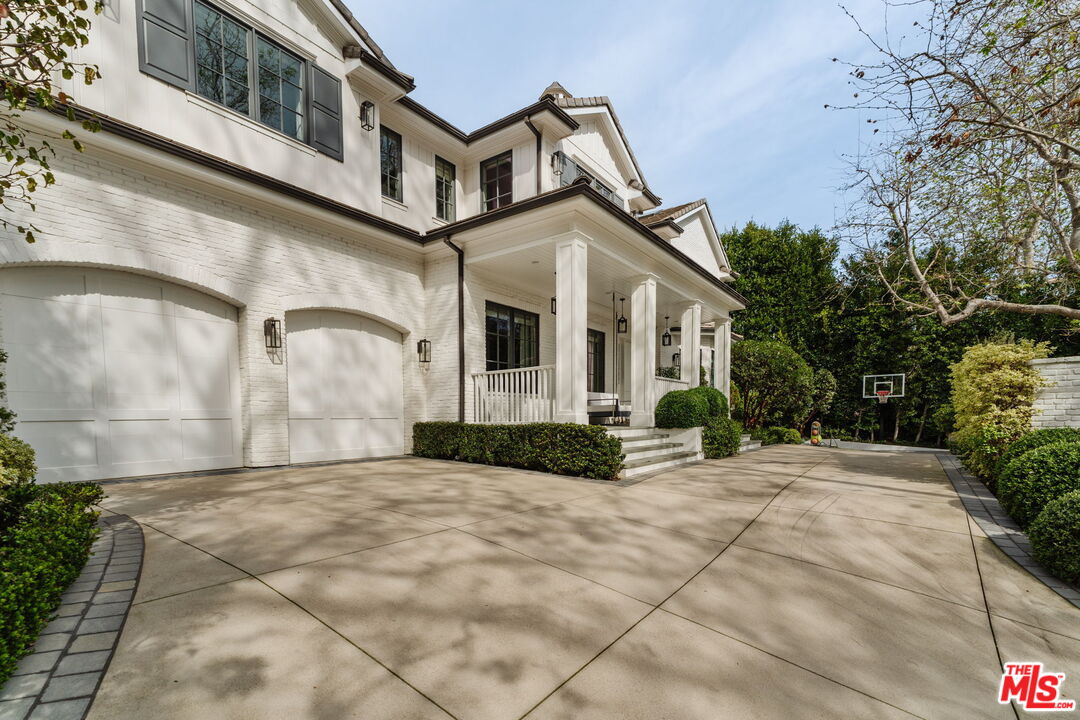 957 Corsica Dr