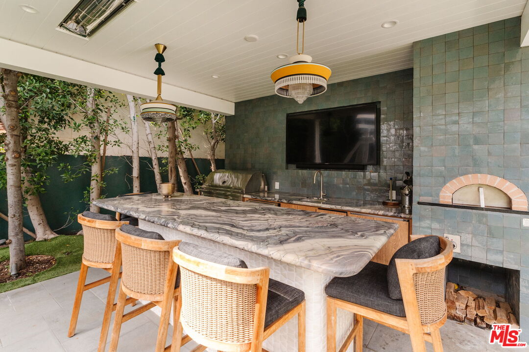 957 Corsica Dr