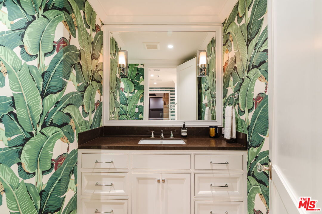 957 Corsica Dr