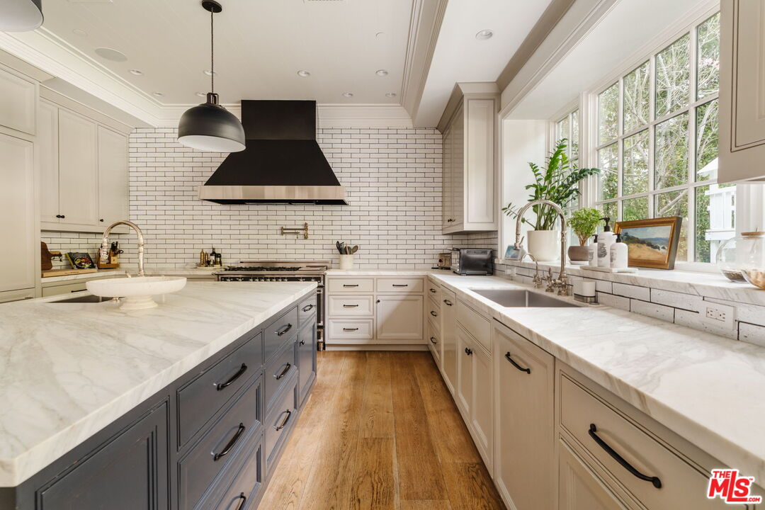 957 Corsica Dr