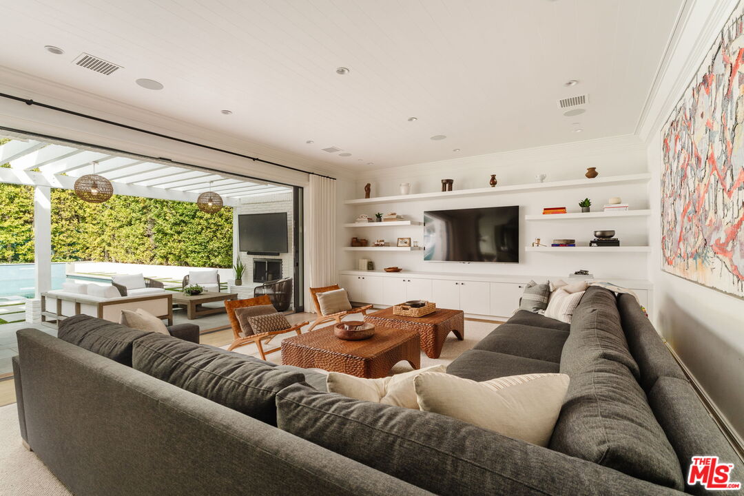 957 Corsica Dr