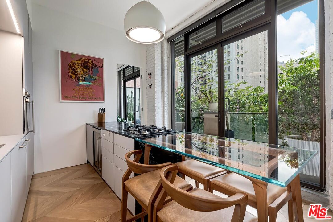 460 S Spring St Unit: 201