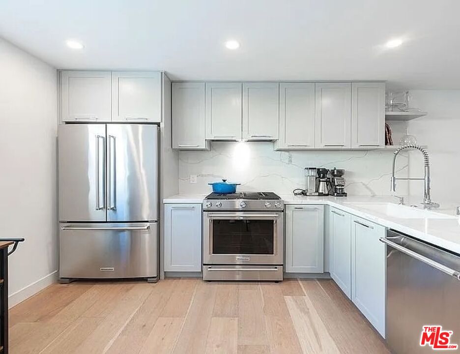 4350 Glencoe Ave Unit: 2