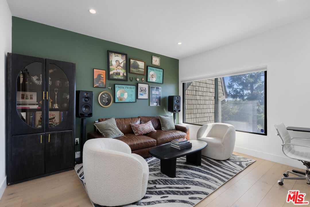 4350 Glencoe Ave Unit: 2