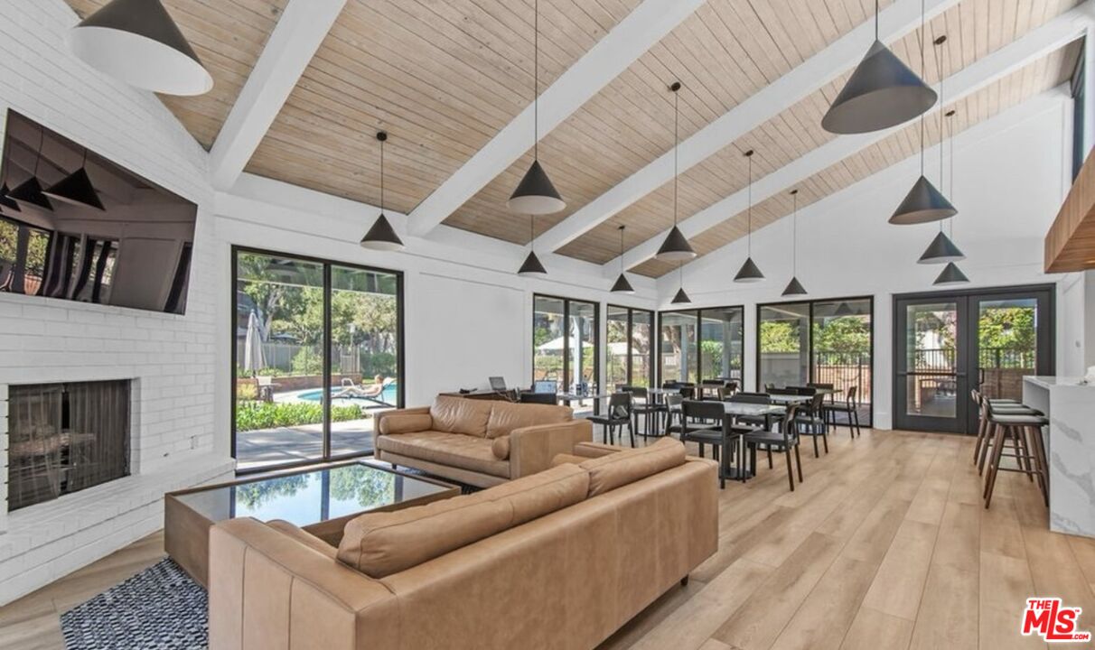 4350 Glencoe Ave Unit: 2