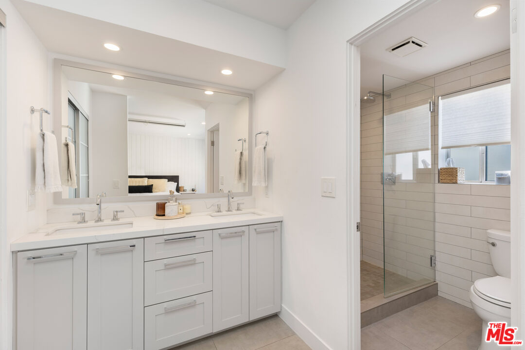 4350 Glencoe Ave Unit: 2