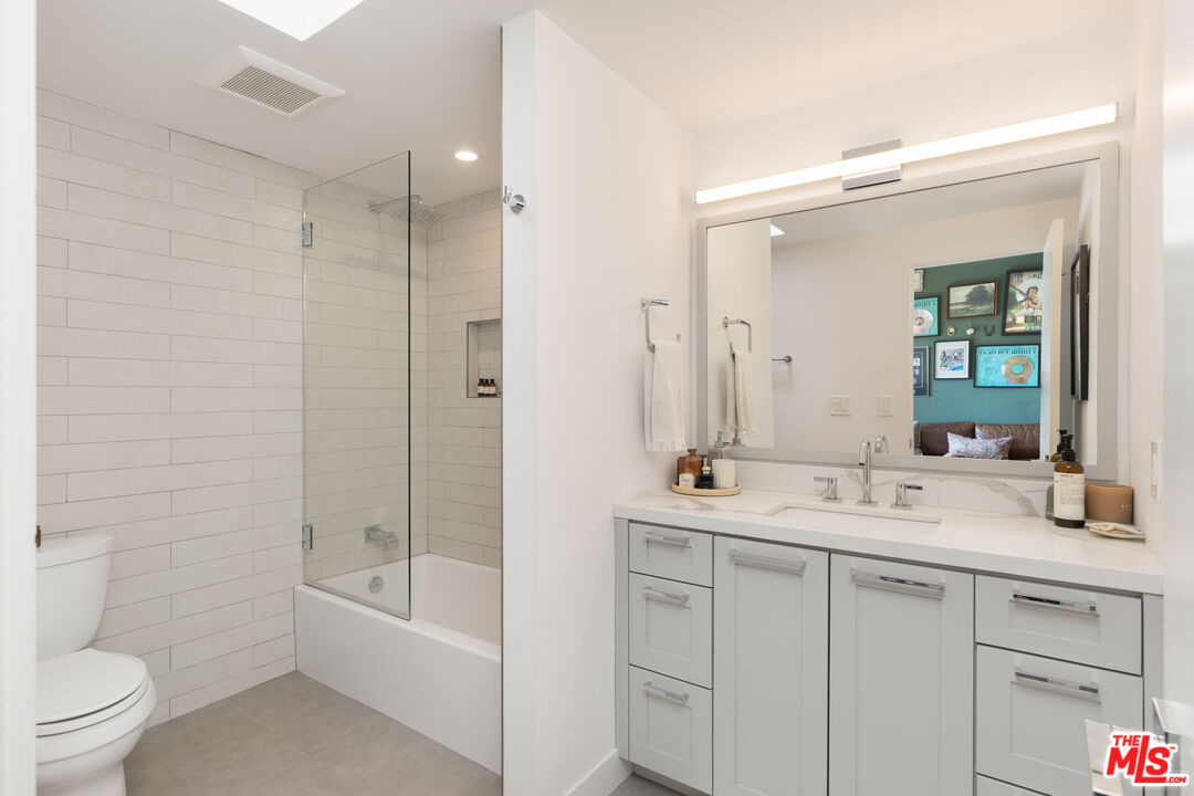 4350 Glencoe Ave Unit: 2