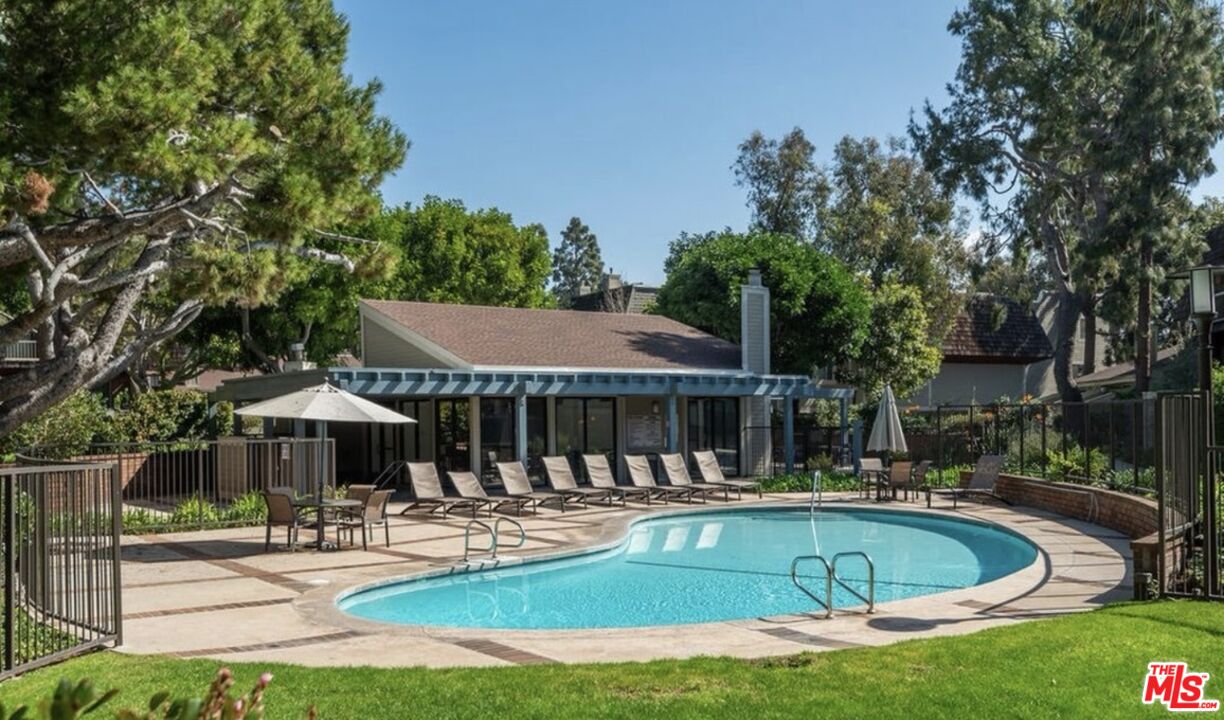 4350 Glencoe Ave Unit: 2