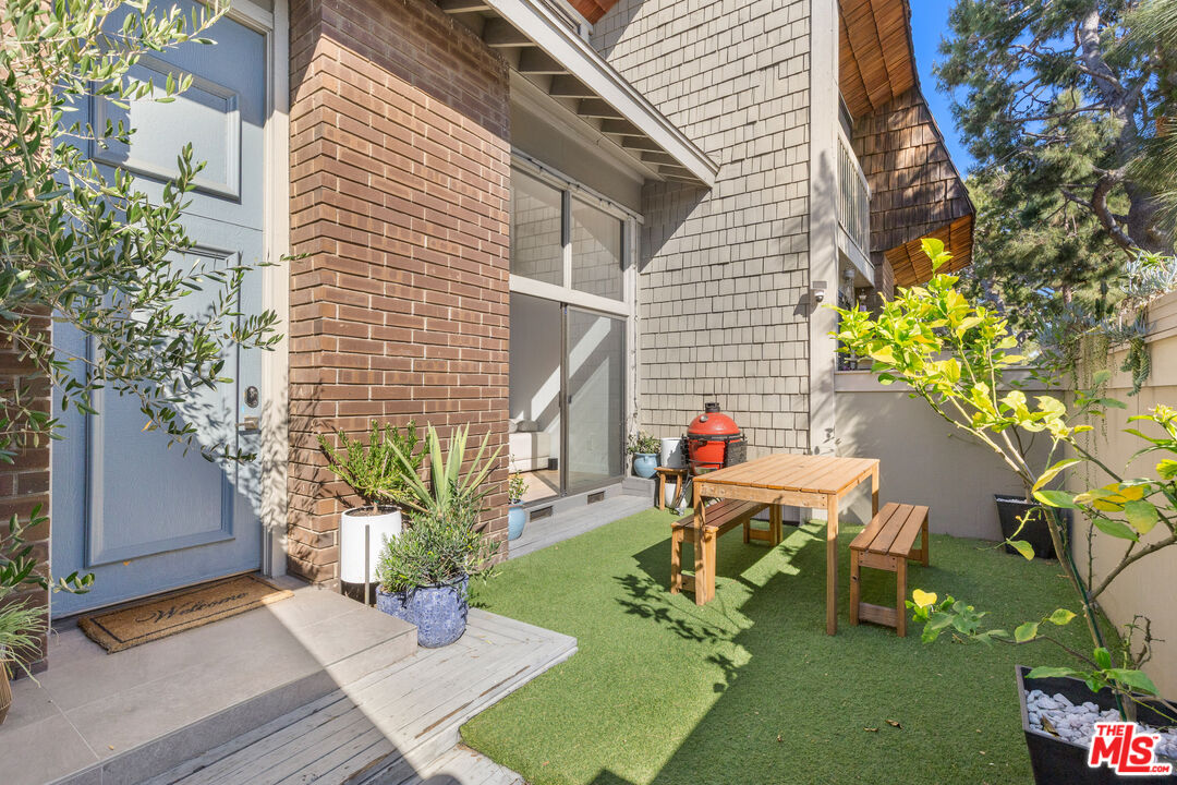 4350 Glencoe Ave Unit: 2