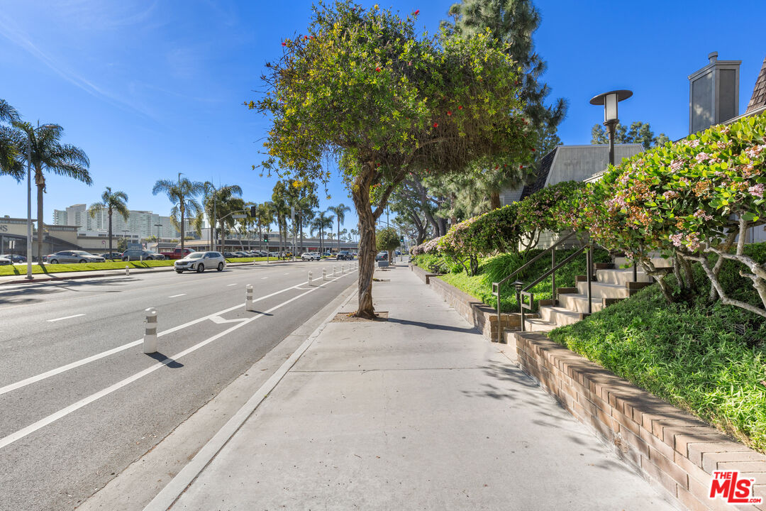 4350 Glencoe Ave Unit: 2