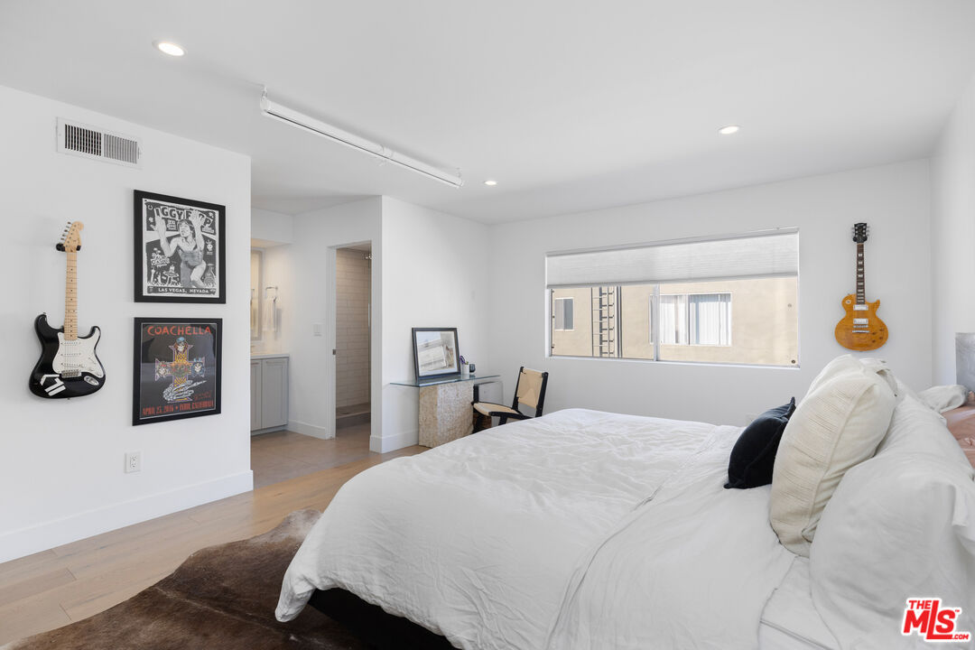 4350 Glencoe Ave Unit: 2