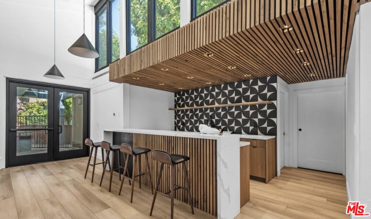 4350 Glencoe Ave Unit: 2