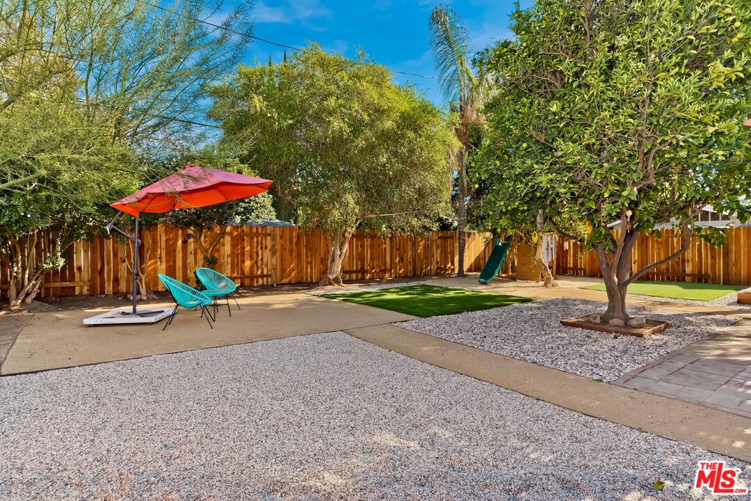7236 Encino Ave