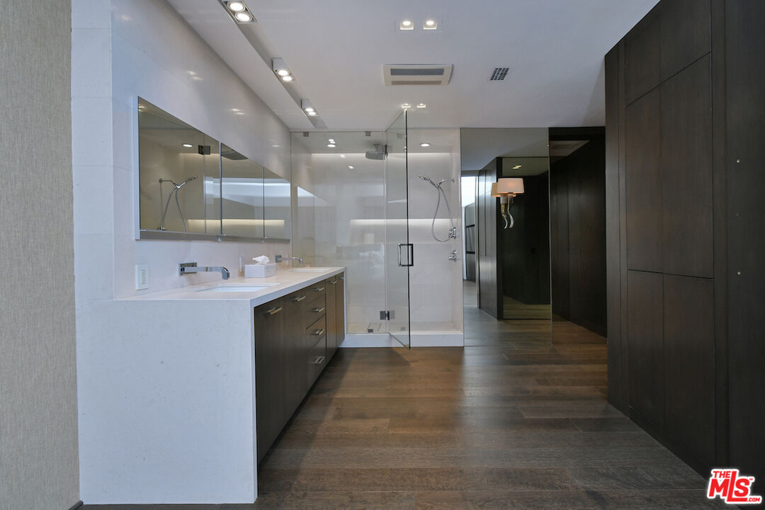 2220 Avenue Of The Stars Unit: 2606