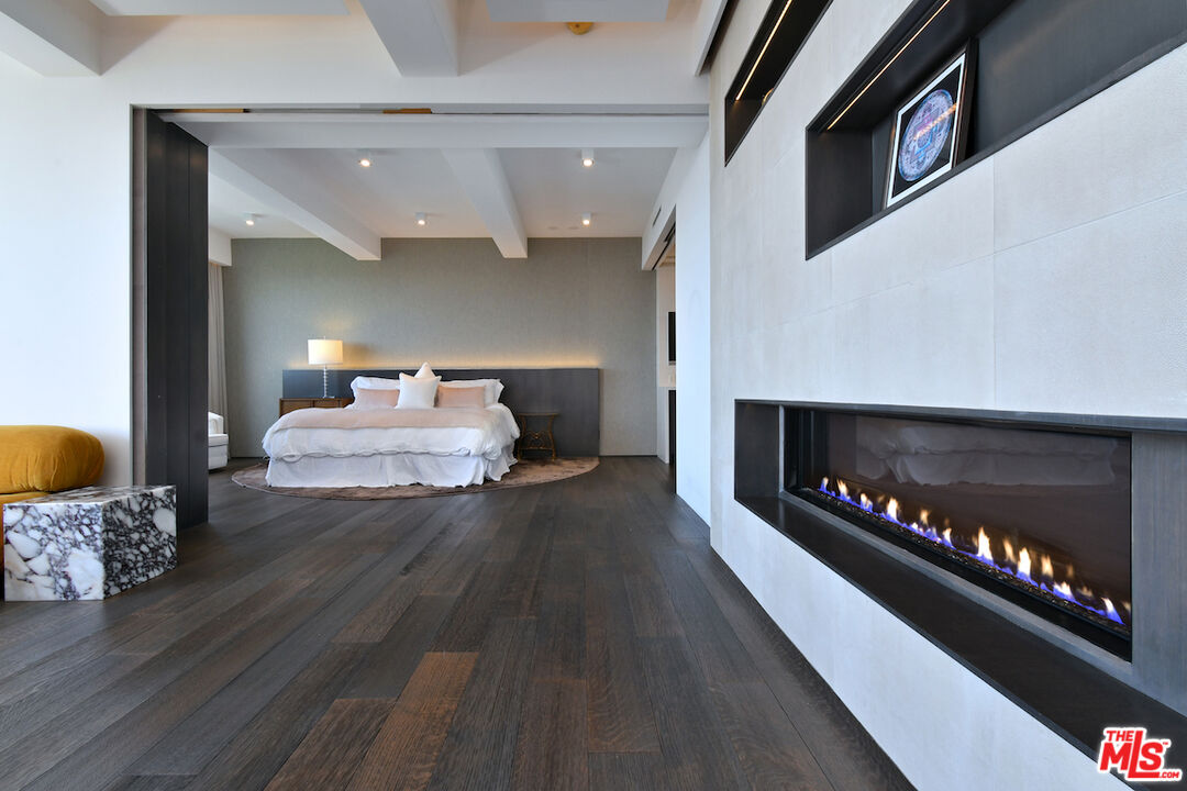 2220 Avenue Of The Stars Unit: 2606