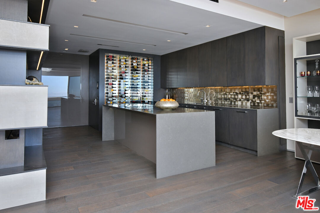 2220 Avenue Of The Stars Unit: 2606