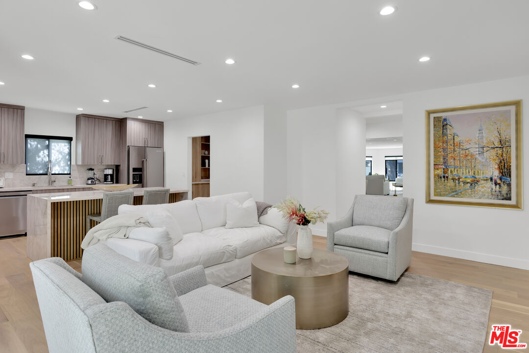 4418 Farmdale Ave